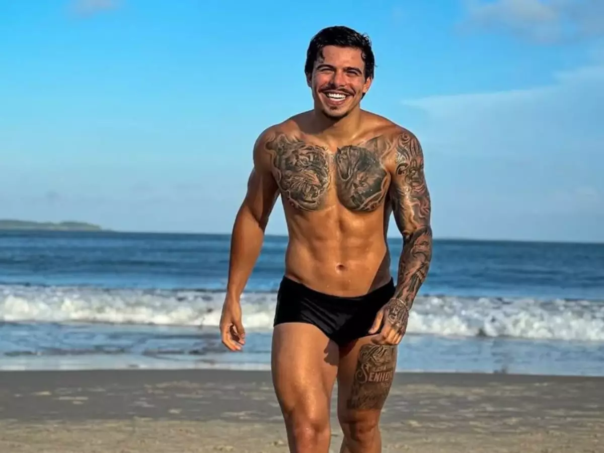 O ator publicou uma mensagem nas redes sociais tranquilizando os fãs