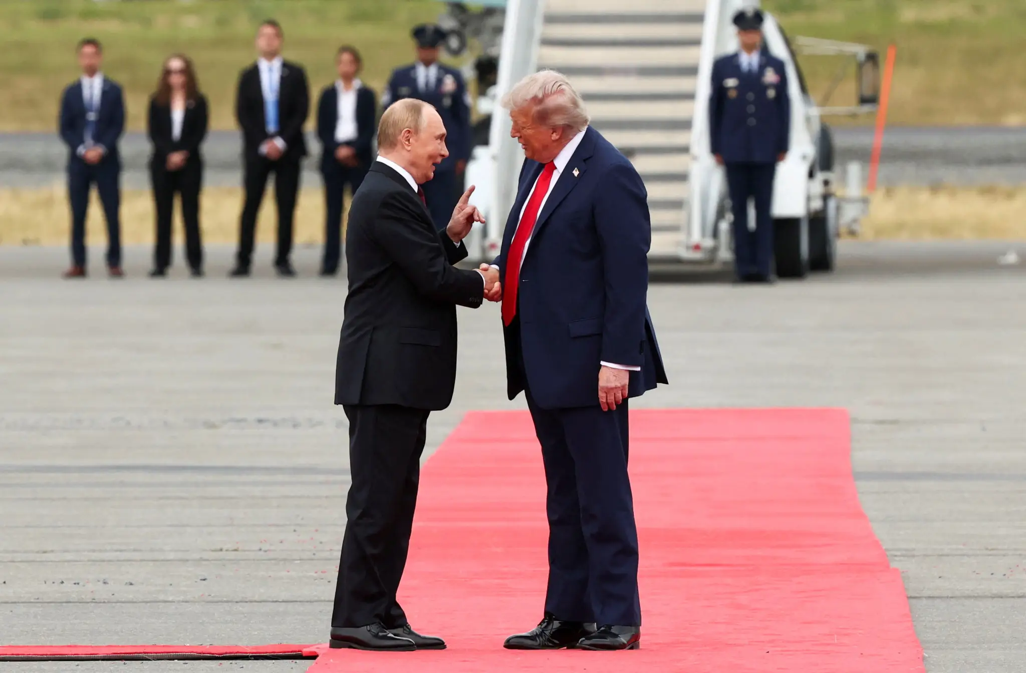 Após a reunião, Putin convidou o presidente norte-americano para visitar Moscou (Foto: REUTERS/Kevin Lamarque)