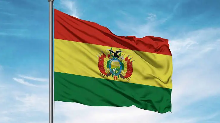 Bolivianos vão às urnas em eleição que pode encerrar domínio de mais de 20 anos da esquerda