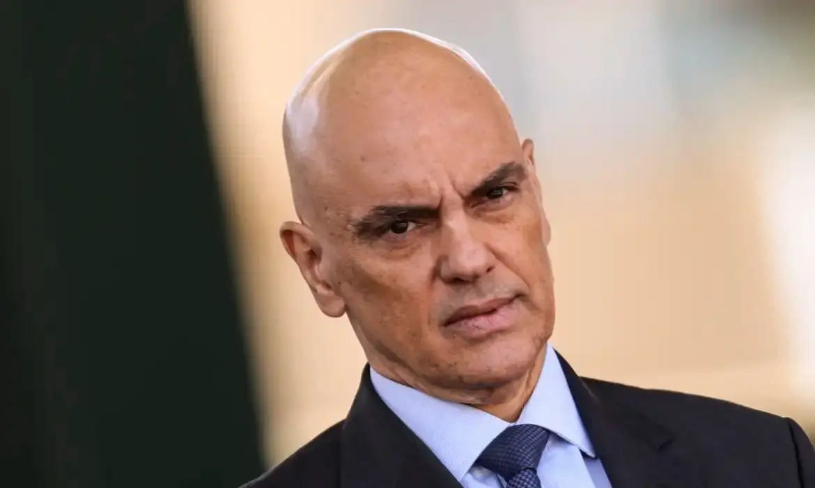 Moraes dá 48 horas para PGR se manifestar sobre defesa de Bolsonaro em caso de golpe