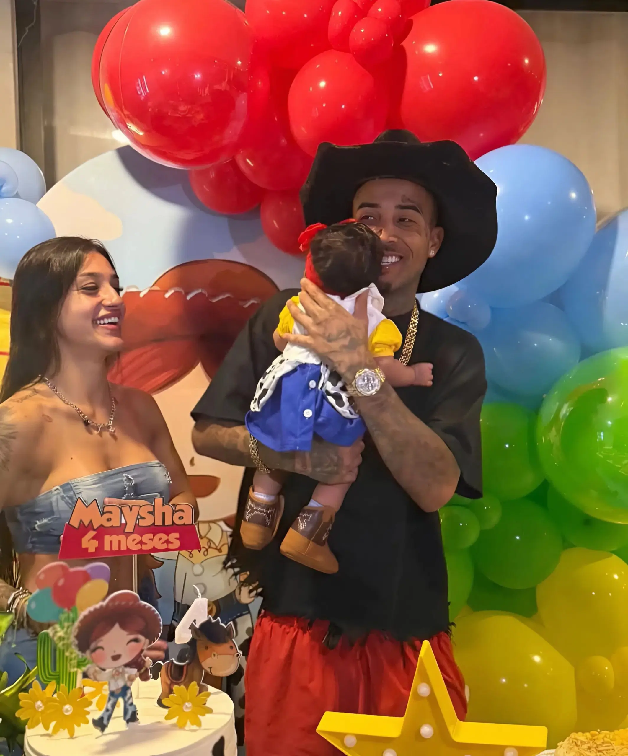 Após suposta separação, Bia Miranda e Gato Preto aparecem juntos no mêsversário da filha