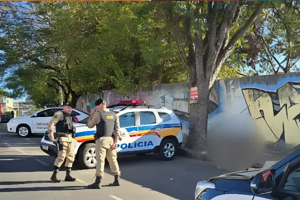 Homem é encontrado morto com tiros na cabeça dentro de carrinho de supermercado em BH (Foto: Polícia Militar MG)