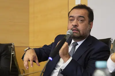 Cláudio Castro deve deixar o governo do Rio em abril para concorrer ao Senado, enquanto articula a sucessão no Palácio Guanabara. Foto: Divulgação.