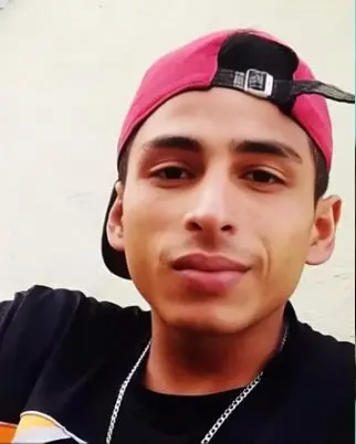 Jovem morto com 10 facadas: família rebate versão de que ele não era de facção