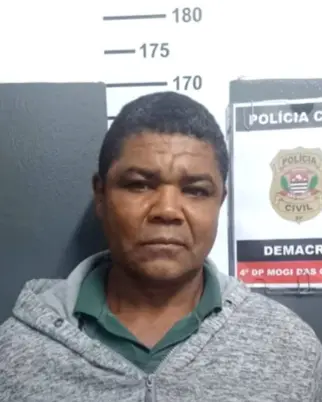 Ex-padrasto de adolescente morta esfaqueada é preso: homem chegou dando risada 
