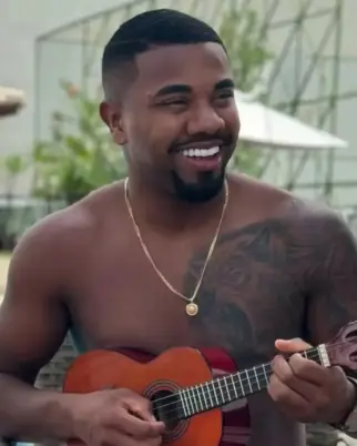 Davi Brito anuncia venda da mansão onde mora e valor surpreende