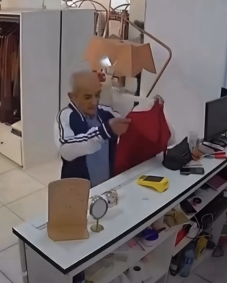 Idoso finge comprar roupa e furta celular em loja de Osasco (Foto: Reprodução/Redes sociais)