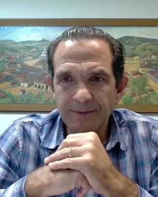 Prefeito de Serra Negra é flagrado agredindo jornalista e vira alvo do MP (Foto: Reprodução/Redes sociais)