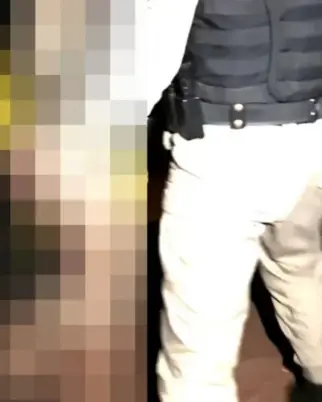 Policial foi flagrado fazendo sexo com mulher no capô da viatura