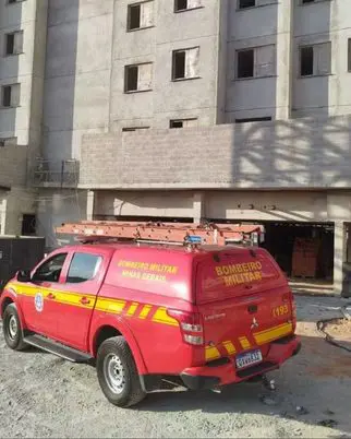 Queda de andaime de 30 metros causa morte de operário em Juiz de Fora — Foto: Corpo de Bombeiros/Divulgação
