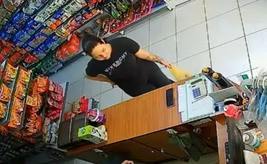 Câmeras flagraram tatuadora comprando veneno antes de morte dos filhos; veja
