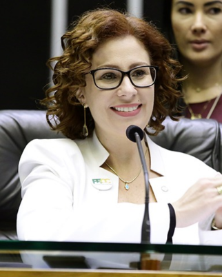 STF condena Carla Zambelli a mais de 5 anos de prisão por perseguição armada a apoiador de Lula