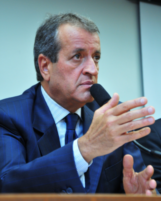 Valdemar Costa Neto afirma que minuta de pedido de asilo à Argentina foi enviada a Bolsonaro e reforça narrativa de perseguição política