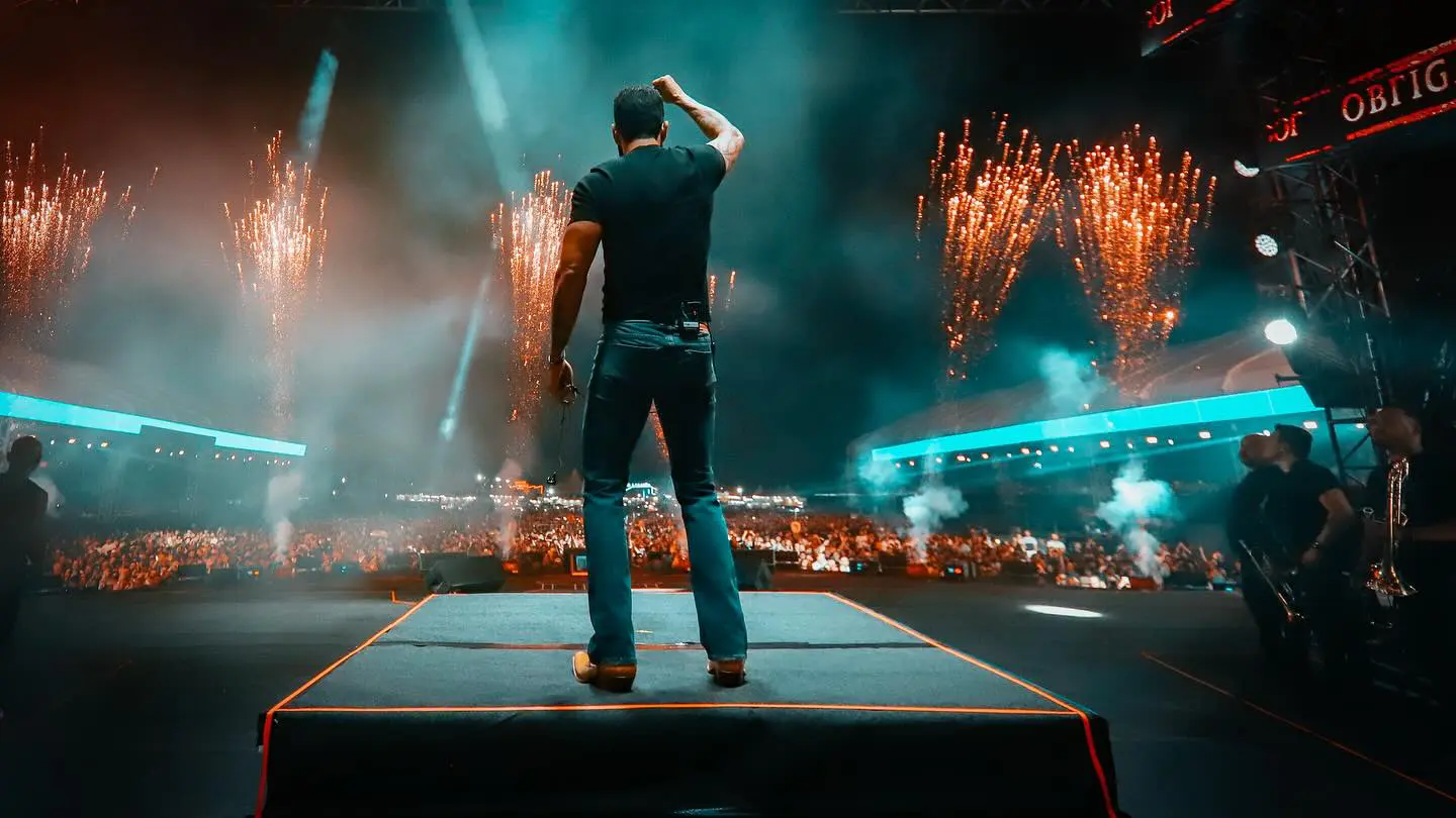 Gusttavo Lima realiza show com pista gratuita e arrecada doações em Cotia