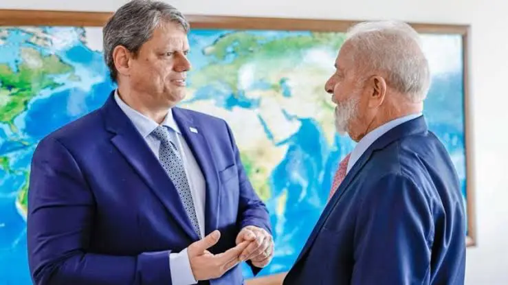 Lula afirma que Tarcísio “não é nada sem Bolsonaro”, critica Romeu Zema e defende Rodrigo Pacheco para Minas