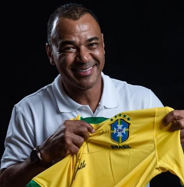 Cafu vai ao STJ pra tentar reverter leilão de mansão