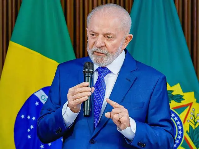 Governo propõe restrições ao uso de redes sociais por menores de 16 anos
