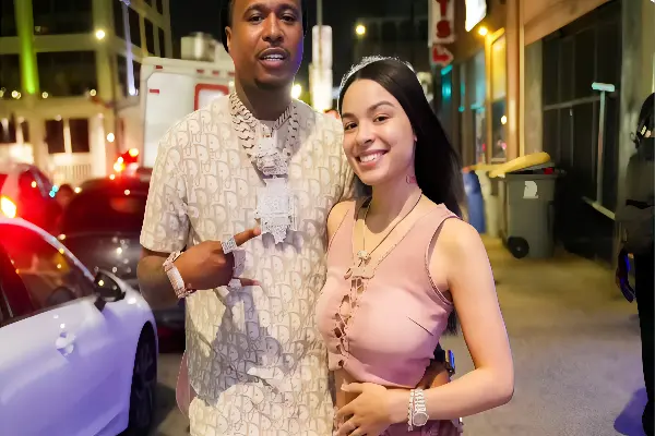 Mesmo grávida, mulher esconde filho em armário e mata assaltante (Foto: Reprodução/Instagram @cj_on_32s)