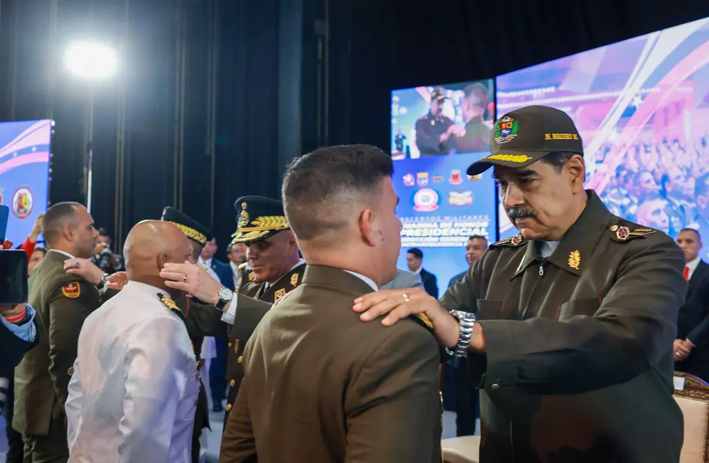 Milicianos afirmam que darão a vida por Maduro e Venezuela