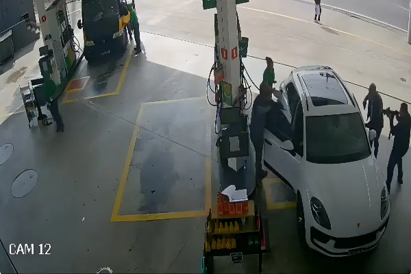 Líder do PCC no Nordeste é preso enquanto abastecia carro em SP (Foto: Reprodução Câmera de Segurança)