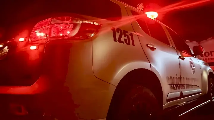 Polícia encontra dinheiro pendurado em varal durante operação; veja foto