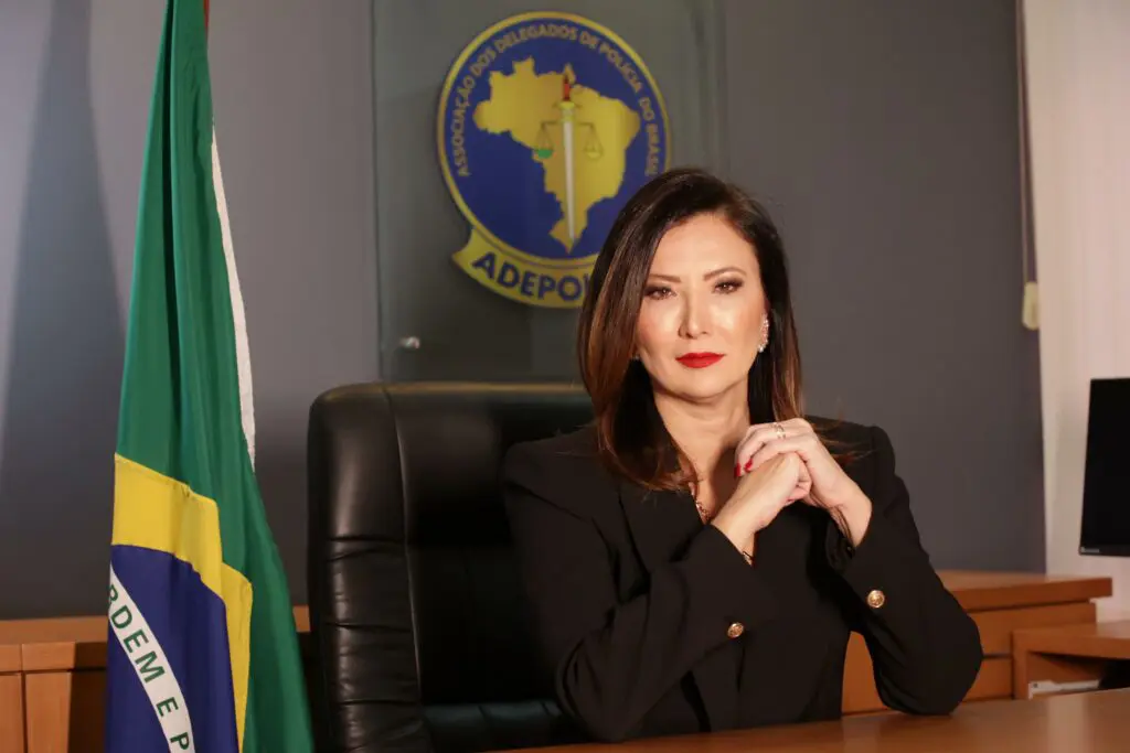 Delegada polêmica prende homem possessivo na academia