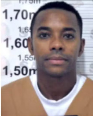 ‘Assassinos x estupradores’: Robinho treina time de detentos em Tremembé