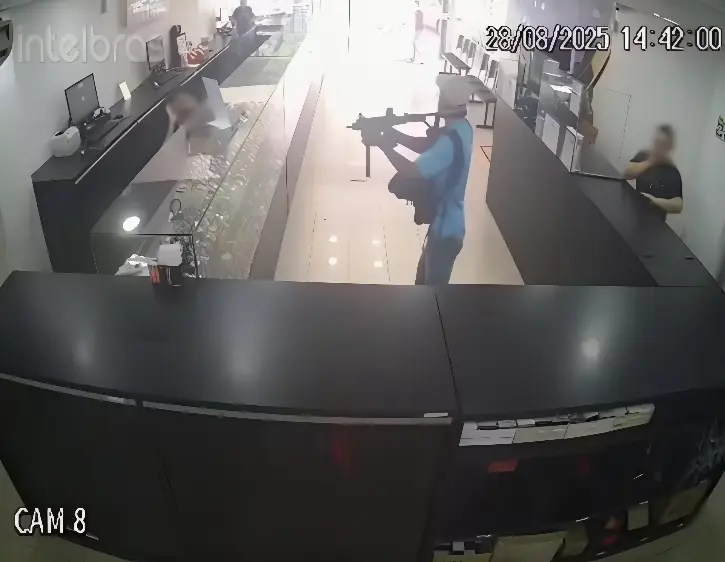 Policiais em patrulhamento perceberam uma movimentação e foram recebidos a tiros (Foto: Câmeras de Segurança)