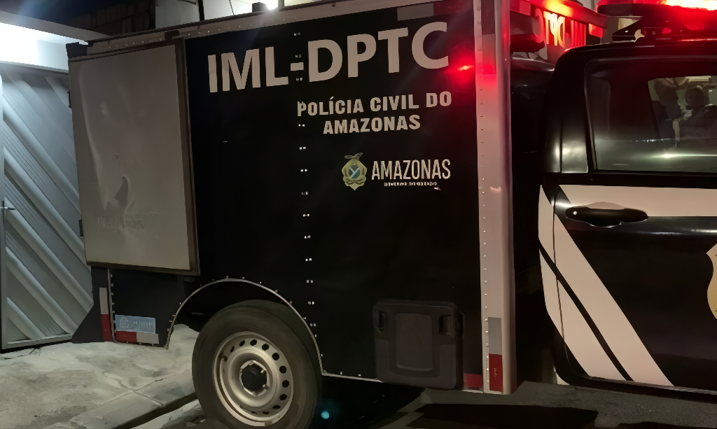 Ao chegar no local, policiais encontraram a menina sentada na calçada