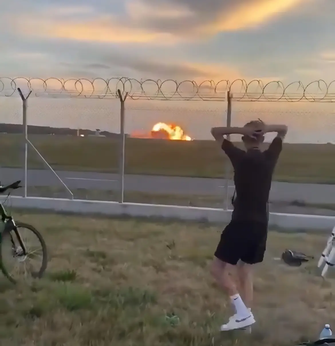 Vídeo: Caça F-16 cai, explode e mata piloto em treinamento para show aéreo (Foto: Reprodução/Redes Sociais)