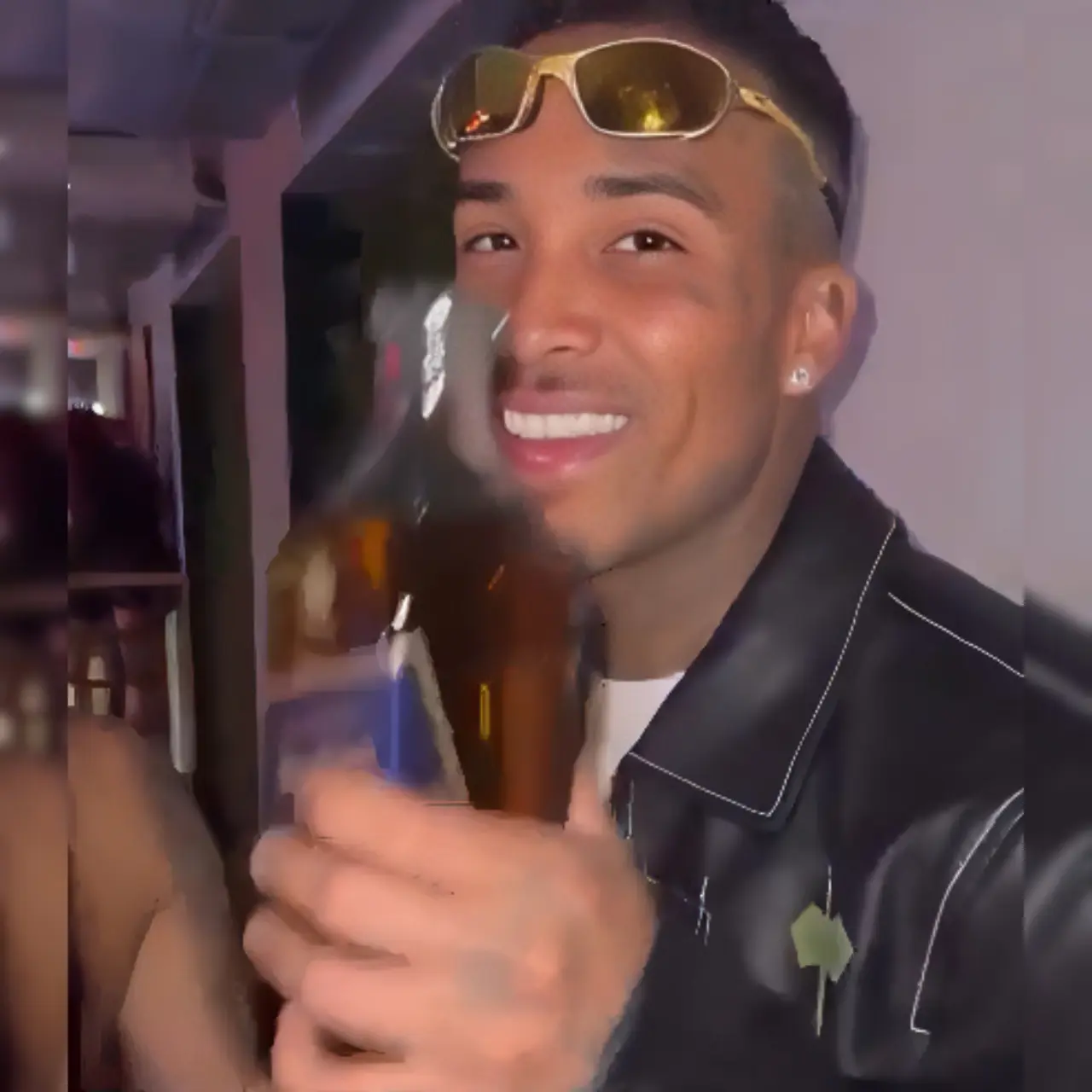 Gato Preto foi filmado abrindo garrafa de bebida alcoólica antes do acidente