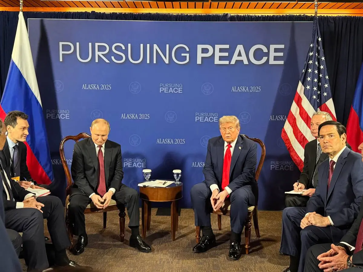 Jornalista confronta Vladimir Putin sobre mortes na Ucrânia antes de cúpula com Donald Trump no Alasca