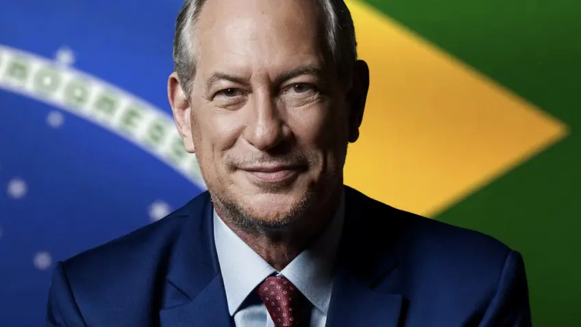 Ciro Gomes faz aparição com líderes da direita