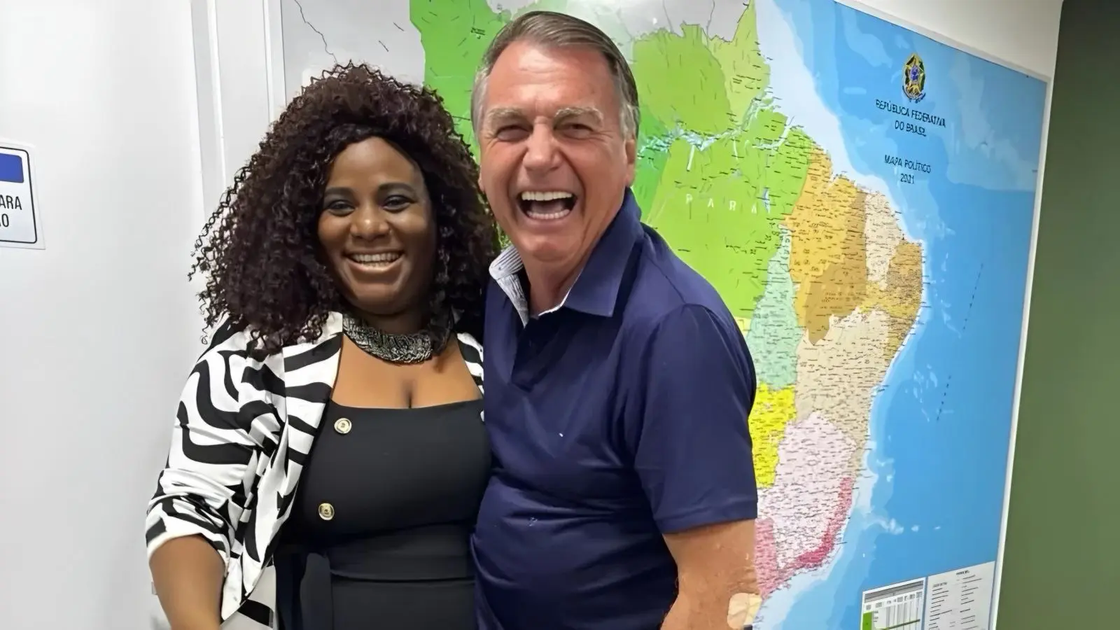 Quem é a 'Negona do Bolsonaro', influenciadora citada pela PF em investigação contra o ex-presidente (Reprodução/Redes sociais)