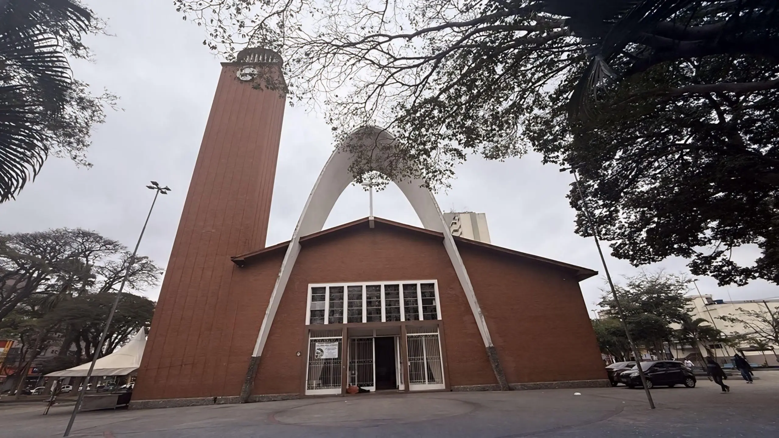 Recém-nascida é abandonada em igreja na Grande SP