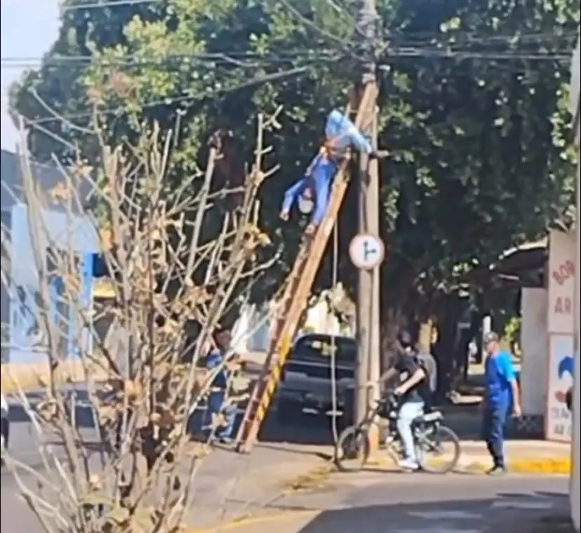 Técnico de telecomunicações sofre choque elétrico e é encaminhado à Santa Casa