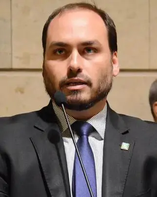 ‘Parabéns, Mauro Cid’, provoca Carlos Bolsonaro após sentença do pai