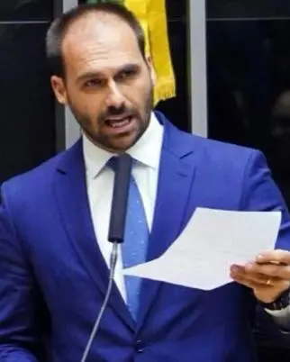 Eduardo Bolsonaro pede para exercer mandato dos EUA