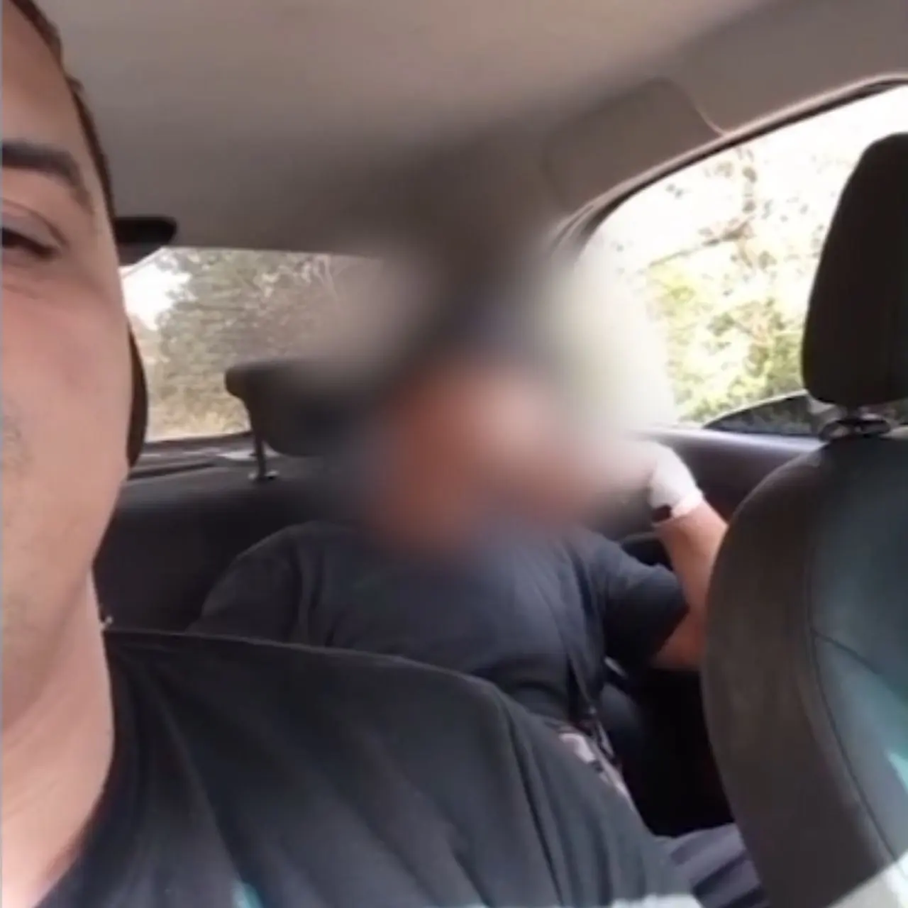 Passageiro bate em motorista de aplicativo 