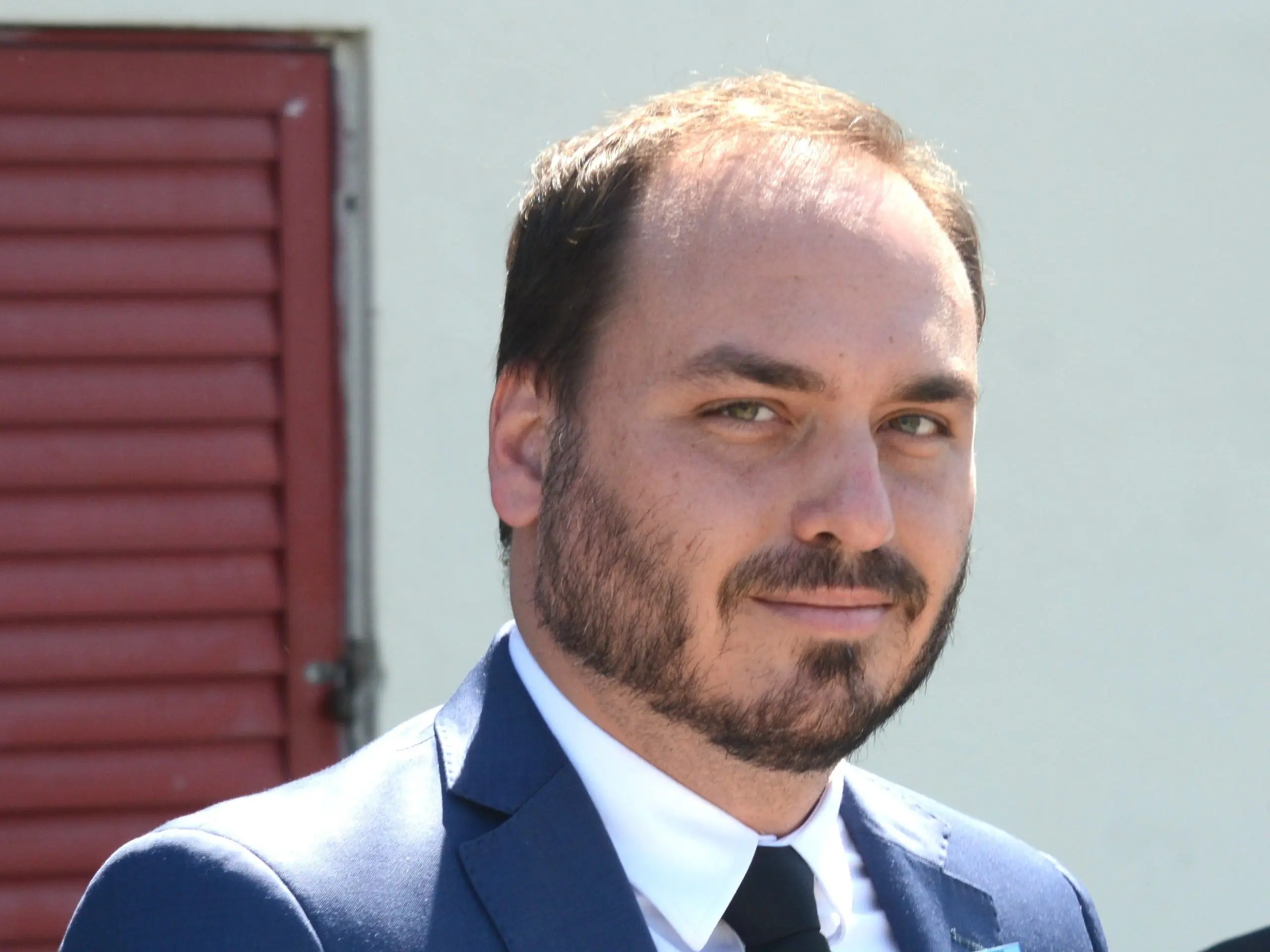 Carlos Bolsonaro rebate áudios divulgados pela PF e defende o pai nas redes sociais