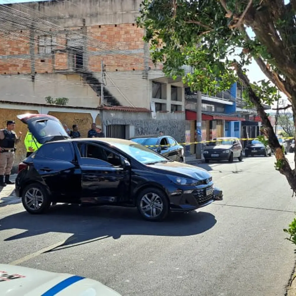 Esposa atropela e mata marido ao confundir pedais do carro