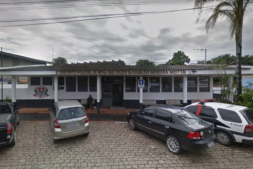 Jovem foi encontrada morta com marcas de tiro