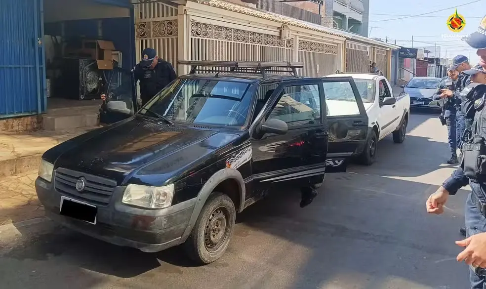 Carro usado por homem para atropelar a própria mãe no DF. — Foto: PMDF/Divulgação