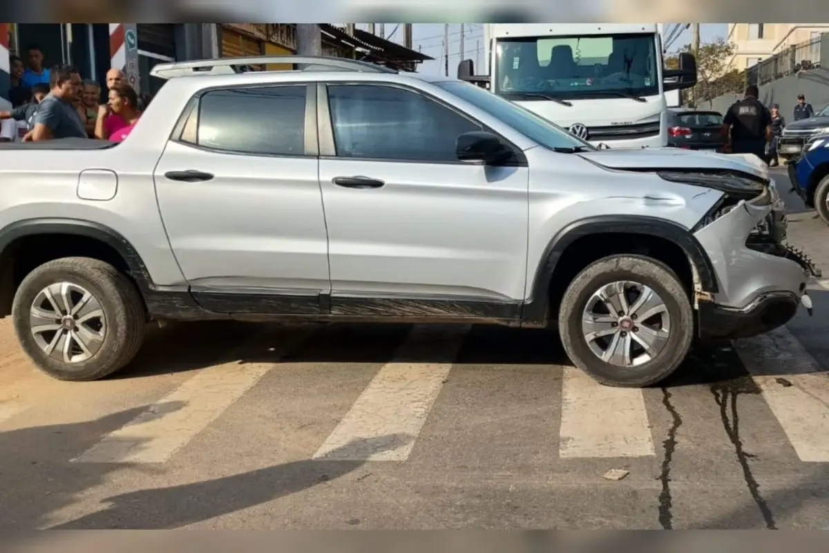 Motorista foge da GCM, bate em carro e abandona adolescente em Campinas