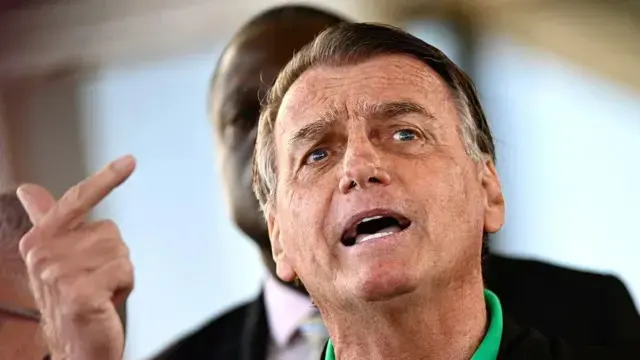 PF quer policiais dentro da casa de Jair Bolsonaro