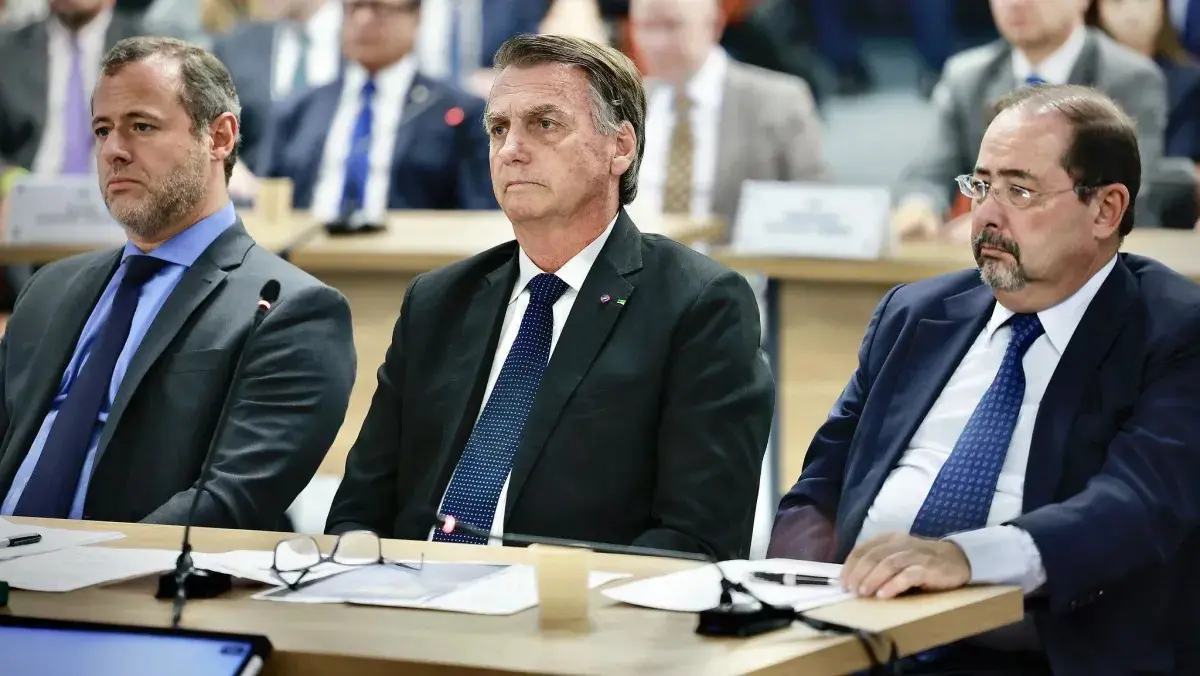 Defesa de Bolsonaro chama de “constrangedor” pedido da PF para manter agentes dentro da casa do ex-presidente