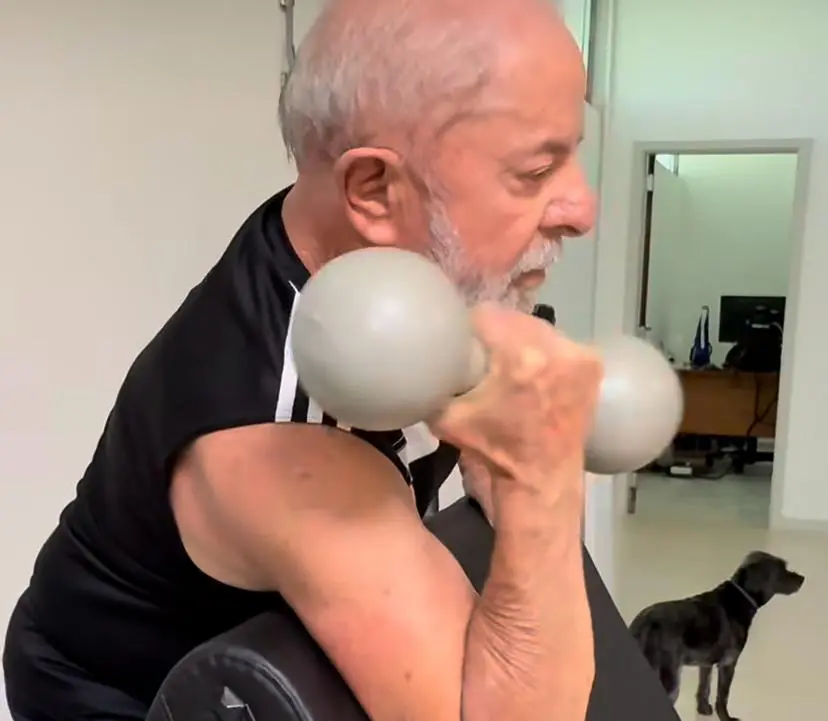 Lula mostra treino na academia em rede social e incentiva cuidado com a saúde