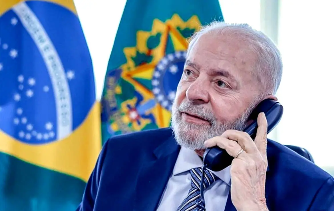 Com a possibilidade de um telefonema com Donald Trump, o presidente Lula segue a rotina de contatos diplomáticos, um processo que envolve uma complexa logística de segurança.