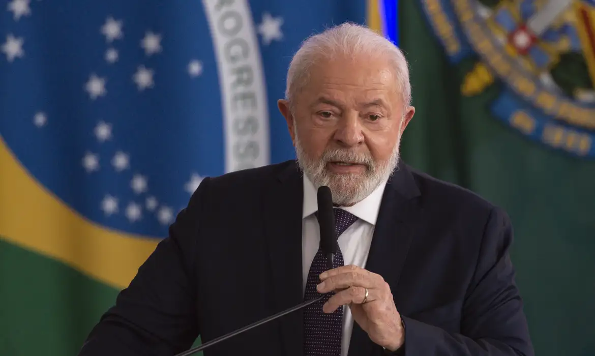 Em pesquisa de opinião, maioria desaprova governo Lula