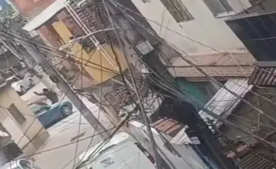 Mulher é baleada durante tiroteio entre facções em comunidade do Rio de Janeiro